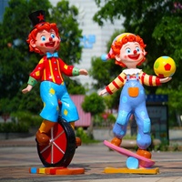 Statue de Joker pour parc d'attractions, design intriguant, en fibre de verre/résine époxy, peinte à la main, pour la décoration extérieure des paysages urbains