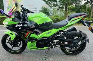 Kawasaki <span class=keywords><strong>Ninja</strong></span> <span class=keywords><strong>400</strong></span> ABS KRT Edition Sportbike Exportation mondiale avec une vitesse maximale de plus de 80 km/h et une cylindrée de 50 à 2000 cm³ - Product Image 2
