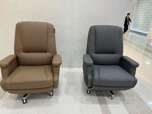 เก้าอี้สำนักงานหนังสำหรับผู้บริหารแบบทันสมัยพร้อมที่วางเท้าแบบปรับไฟฟ้าดีไซน์หนังแท้ - Product Image 4