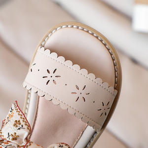 Nuovi sandali estivi da principessa traspirante moda morbida scivoli per bambine carino abito a fiori <span class=keywords><strong>scarpe</strong></span> di colore <span class=keywords><strong>Beige</strong></span> dolce per - Product Image 3