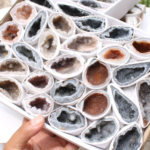 도매 가격 고품질 천연 우루과이 오닉스 마노 불규칙한 모양의 큰 드 루드 오드 크리스탈 스톤 견본 상자 - Product Image 5