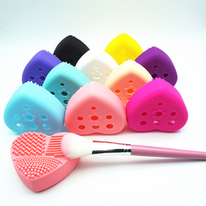 Práctico Limpiador de <span class=keywords><strong>Brochas</strong></span> de Maquillaje de Silicona en Forma de Corazón con Orificio de Secado, Alfombrilla Ecológica Flexible y Duradera para una Fácil Limpieza - Product Image 2