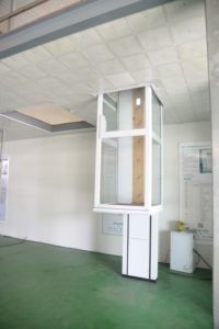 Nhỏ một người đàn ông nhà thang máy giá rẻ Nhà Máy Giá thủy lực Lift loại Cargo Lift cài đặt theo chiều dọc - Product Image 2