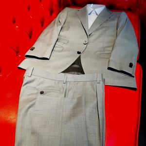 Costume de mariage et d'affaires 2 pièces gris clair, <span class=keywords><strong>style</strong></span> italien, coupe ajustée, semi-entoilé, lavable en machine, facile à porter - Product Image 1