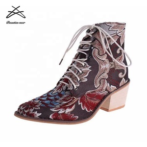 Stivali da <span class=keywords><strong>Donna</strong></span> in Pelle PU con Tacco Basso e Punta Piccola, Design Italiano, Produzione e Vendita all'Ingrosso dalla Cina - Product Image 2