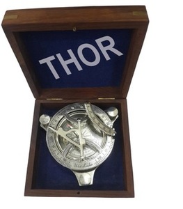 เข็มทิศนาฬิกาแดดทองเหลืองแข็งแบบดิจิตอล4 \ "เข็มทิศกระเป๋านิกเกิลสำหรับนักธนูวางแผนการท่องเที่ยวสะดวกกล่องไม้สีน้ำตาล - Product Image 6