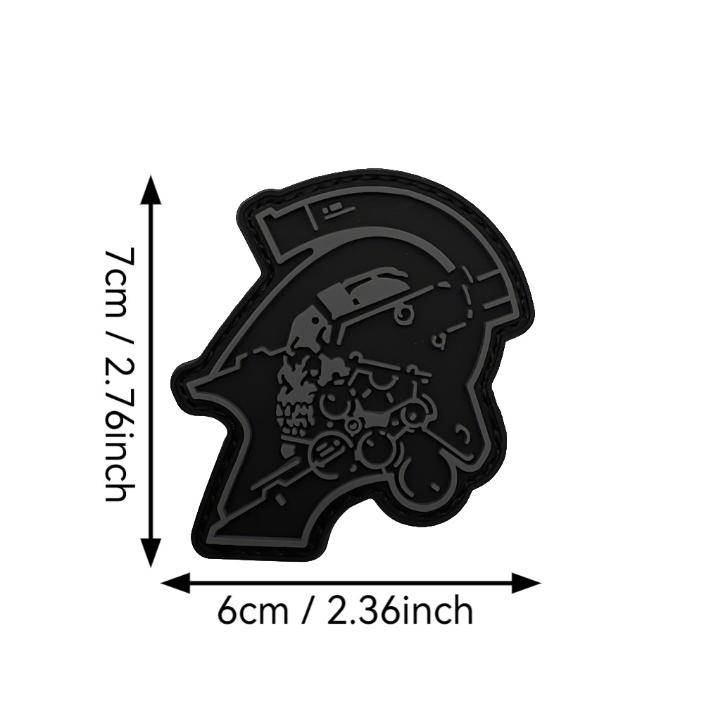 บี-ลูเดนส์ (พื้นหลังสีดำตัดกับสีเทา)