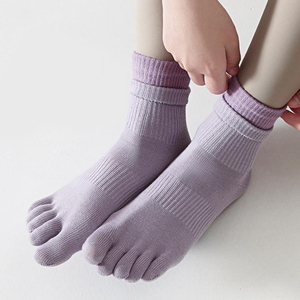 Bandage de sport de haute qualité avec logo de conception OEM Chaussettes de Pilates antidérapantes de haute qualité Chaussettes de yoga personnalisées - Product Image 2