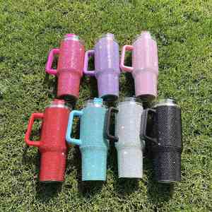 Lot de 2 gobelets isothermes 40oz personnalisables avec logo, multicolores, entièrement recouverts de strass, avec poignée, couvercle et paille - Product Image 1