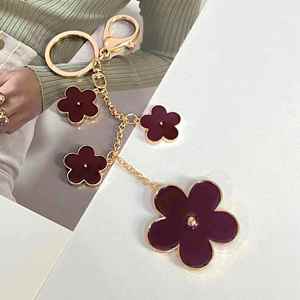Llavero y Anillo de Llaves de Metal con Diseño Personalizado Esmaltado con Flores al Estilo Coreano para Mujer - Decoración de Moda para Bolsos - Product Image 3