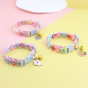 Lonceng liontin kalung kucing bunga renda warna-warni Premium, inovasi baru ringan kerah anjing kerah hewan peliharaan - Product Image 2