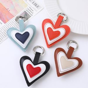 Llavero de cuero moderno con diseño de corazón de tres colores y bloques de color, accesorio colgante para bolso, llavero DIY, adorno para bolso - Product Image 2