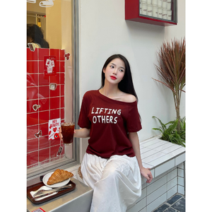 เสื้อยืดผู้หญิงแขนยาวแบบไหล่เดียว สีแดงพลัม ผ้าฝ้าย 100% เป็นมิตรกับสิ่งแวดล้อม คุณภาพดี ระบายอากาศได้ดี สไตล์เกาหลี ทันสมัย - Product Image 1