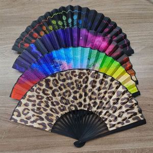 Abanico de Mano de Bambú Premium de 23 cm, Diseño de Leopardo Arcoíris Tallado, Nuevo, Portátil, para Negocios, Música, Fiestas con Estilo Floral - Product Image 3