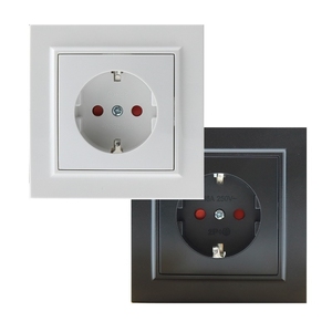 Spina tipo Schuko EP nera - Connessione sicura, design ergonomico, ideale per elettrodomestici e dispositivi elettronici. - Product Image 1