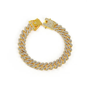 Un conjunto de pulsera y collar de cadena cubana adornados con diamantes, aptos tanto para hombres como para mujeres. - Product Image 2