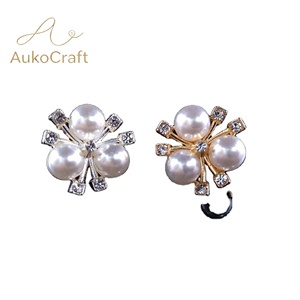 Venta al por mayor <span class=keywords><strong>de</strong></span> pequeños accesorios <span class=keywords><strong>de</strong></span> joyería DIY, accesorios <span class=keywords><strong>de</strong></span> aleación para manualidades, accesorios para el cabello, accesorios para prendas <span class=keywords><strong>de</strong></span> vestir, <span class=keywords><strong>con</strong></span> forma <span class=keywords><strong>de</strong></span> flor, base dorada y plateada, perlas y pedrería. - Product Image 4