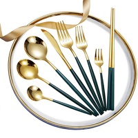 Couteau, fourchette et cuillère en acier inoxydable 304 de Chine ; Baguettes ; Cuillère, fourchette et baguettes vert-or tendance sur internet ; Style occidental pour steak
