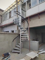 Escalier extérieur antidérapant à colonne centrale |   Escaliers en spirale résistants aux intempéries pour usage extérieur