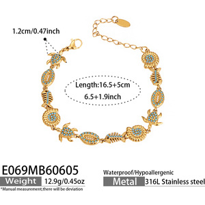 สร้อยข้อมือสแตนเลสสตีลชุบทอง 18K รุ่น Ocean Series ประดับด้วยจี้เต่าและเปลือกหอยสีฟ้าเทอร์ควอยซ์ เครื่องประดับข้อมือแฟชั่นสำหรับผู้หญิง - Product Image 5