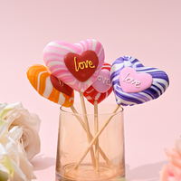 Bulk hartvormige fruitlollipops in Valentijnsdag PDQ displaydoos, harde snoepset
