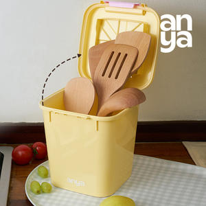 حاوية تخزين الأرز ANYA الملونة بأسلوب كلاسيكي سعة <span class=keywords><strong>2</strong></span> كجم مصنوعة من البولي بروبيلين والسيليكون مقاومة للماء مع غطاء متين خالية من مادة BPA محكمة الإغلاق وآمنة للطعام للاستخدام المنزلي - Product Image 3