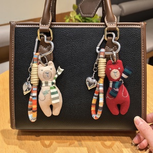 Llaveros de peluche duraderos con mosquetón de corazón, bonitos muñecos 3D, regalo de cumpleaños, cadena para teléfono, colgante para mochila escolar infantil, llavero de oso de tela - Product Image 2