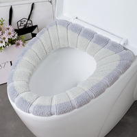 Ensemble d'accessoires de salle de bain en une seule pièce : Tapis de toilette bicolore et couvre-siège de toilette tricoté en forme de O, pour une meilleure isolation thermique et une décoration intérieure.