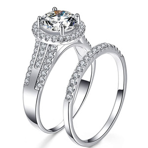 Anelli per coppia in rame dal design unico, con zirconi rotondi intarsiati, eleganti gioielli da sposa di lusso leggero per occasioni di festa - Product Image 5