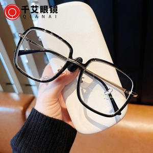 Gafas de Sol Rectangulares Retro Qianai T2-21019 con Lentes de PC, Protección Anti Luz Azul y UV, Unisex, Montura Completa - Product Image 4