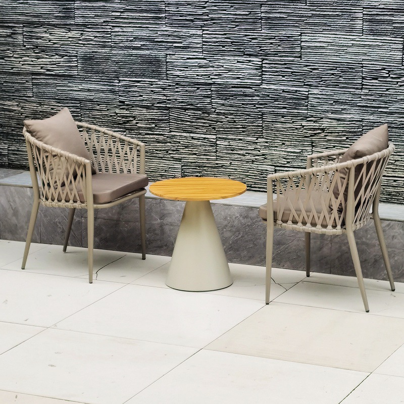 2 chaises standard + table basse en teck 50 cm