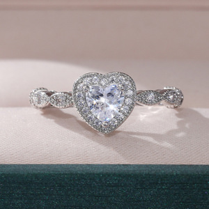 Anello da donna con zirconi lucidi a forma di cuore, design unico ed elegante, perfetto per San Valentino, per feste quotidiane, gioiello da dito abbinabile a tutto, regalo - Product Image 5