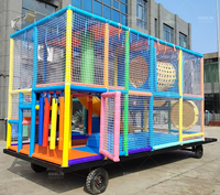 Structure de jeu mobile personnalisable multi-matériaux avec piscine à balles et toboggan spiralé pour enfants, idéale pour les cafés, les centres de divertissement familial (FEC), les maternelles et les garderies
