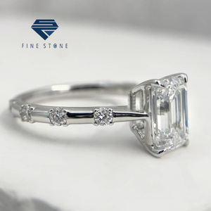 Anillos de Halo ocultos de corte esmeralda personalizados 0.5ct 1ct 2ct con diamantes cultivados en laboratorio Anillos de compromiso de oro de 14K 18K IGI para mujer - Product Image 3