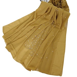 Syal panjang laris warna tunggal penjualan laris 2024 syal jilbab sifon mutiara berlian perhiasan mode kualitas tinggi untuk wanita - Product Image 4