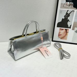 Nuova Borsa Tote di Lusso in Pelle Oliata per Donna con Chiusura in Metallo, Stile Vintage Strutturato - Product Image 4