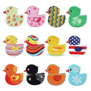 Patch brodé thermocollant motif canard de dessin animé mignon pour la décoration de vêtements, chapeaux et sacs - Product Image 1