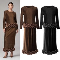 Ensemble deux pièces plissé Miyake pour femme, haut peplum et jupe longue plissée, rose blush, motif chevron, manches cloche, tenue minimaliste, ODM OEM