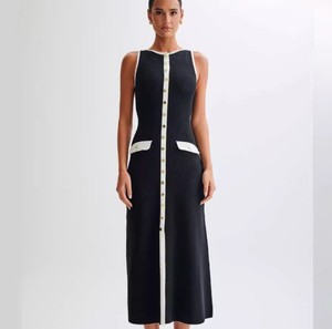 Venta al por mayor de mujeres de verano europeo y americano Casual cuello redondo sin mangas Botón de moda y sexy Vestido de punto Delgado - Product Image 3