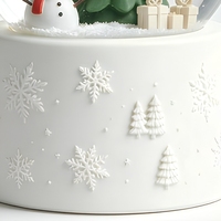 Personalisierte Weihnachts-Schneekugel mit Wasserkristallen Individuelles Feiertagsgeschenk OEM ODM Schreibtischdekoration