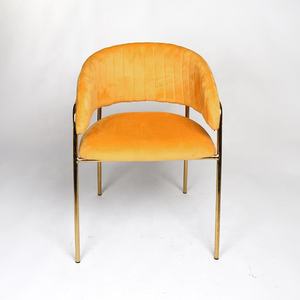 تصميم فاخر على الطراز الاسكندنافي ، أثاث منزلي أصفر حديث ، كرسي مخملي لتناول الطعام مع كرسي ذهبي لغرفة الطعام - Product Image 3