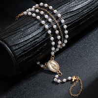 Collier chaîne multicouche en fausses perles avec breloque disque croix et chaîne de main avec bague, bijoux de mode pour femmes, vente en gros