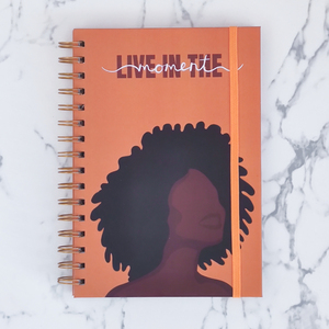 Agenda Planner Settimanale e Mensile A5 2026 con Spirale Dorata, Diario Non Datato con Tasca Portaoggetti e Logo Personalizzato - Product Image 1