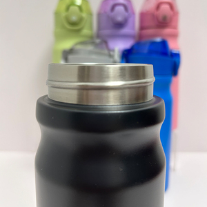 Botella de Agua Deportiva de Acero Inoxidable con Aislamiento al Vacío de Doble Pared, con Logotipo Personalizado y Tapa Abatible a Prueba de Fugas - Product Image 3