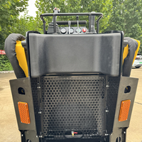 V1000 Skid Steer Euro5 Efisien, Laris Manis Sekarang, Daya Tahan Lama & Perawatan Rendah dengan Sistem Bucket 4-in-1 Beroda Rantai