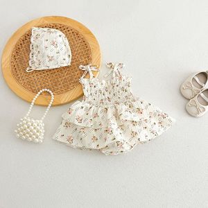 Tutina Floreale in Cotone per Neonata con Cappello e Bretelle - Product Image 1