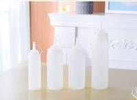 Bouteille de sauce à presser en plastique avec longue pointe fine