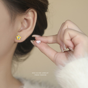 Boucles d'oreilles asymétriques étoile et cœur en émail coloré, argent S925, style coréen, tendance et élégantes pour femme - Product Image 1