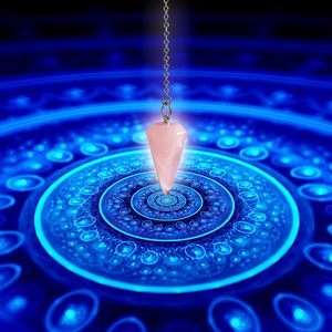 Pendule pointu hexagonal naturel de Quartz clair de cristal de Wicca de guérison de Reiki pour la divination de radiesthésie - Product Image 3