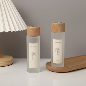 Bouteille de diffusion de roseau d'aromathérapie en verre de parfum givré à cylindre simple avec couvercle en bois pour décembre - Product Image 3
